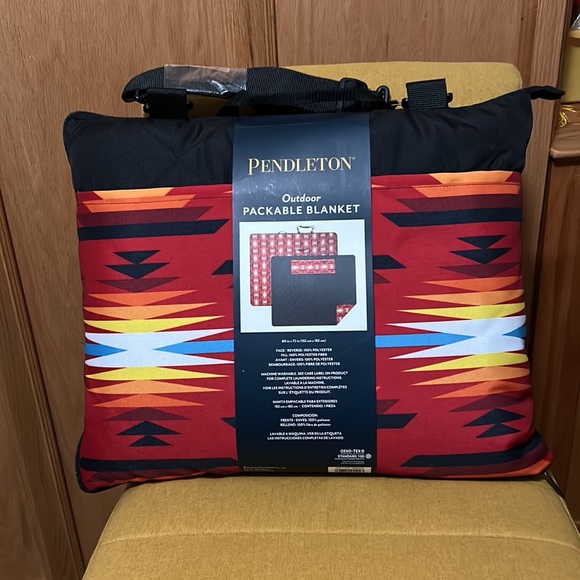 Pendleton Other Pendleton Outdoor Packable Blanket With Matching 5
